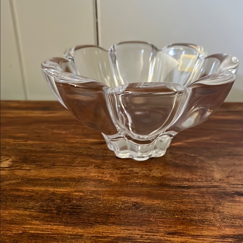 Mikasa Elegant Clear Glass Flower Bowl